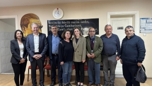 CHP URLA'DA GENÇ ÇALIŞKAN İLÇE BAŞKANINA ZİYARETÇİ AKINI