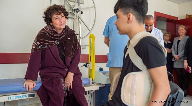 Neptün Soyer, "Mustafa büyük sıkıntılarla İzmir'e geldi ama burada yepyeni bir hayat onu bekliyor. 