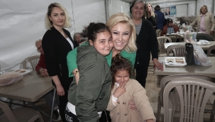 ŞEBNEM BURSALI ZİYARETLERİNİ SÜRDÜRDÜ