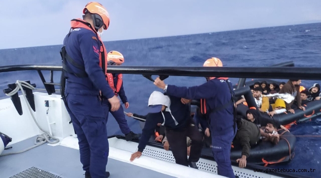 İzmir açıklarında 59 düzensiz göçmen kurtarıldı
