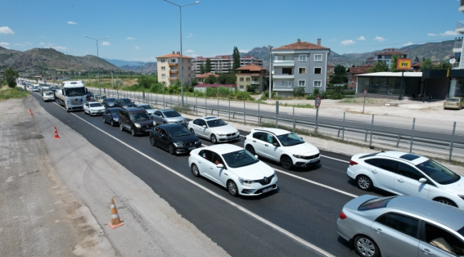 Otoyollarda bayram trafiği başladı