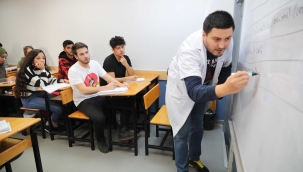 Bayraklı Belediyesinden YKS'de tercih desteği