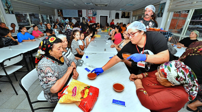 İzmir Büyükşehir Belediyesi'nden Muharrem ayı boyunca erzak desteği