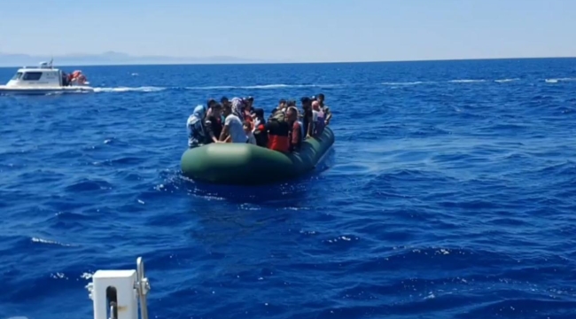 Yunanistan'ın ölüme terk ettiği 84 düzensiz göçmen kurtarıldı