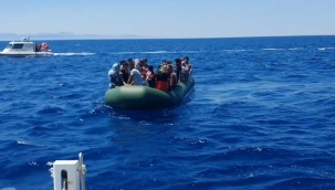 Yunanistan'ın ölüme terk ettiği 84 düzensiz göçmen kurtarıldı