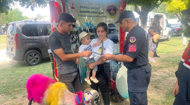 Denizli İl Jandarma Komutanlığı Asayiş Şube Müdürlüğü Aile İçi Şiddetle Mücadele ve Çocuk Kısım Amirliği tarafından KADES uygulaması ile ilgili bilgilendirme faaliyeti icra edilmiştir.