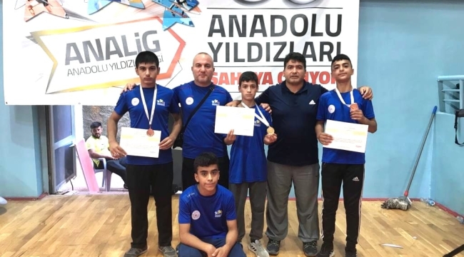 YUNUSEMRELİ GÜREŞÇİLER YOZGAT'TA MANİSA'NIN GURURU OLDU