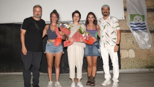 'ZUHAL' FİLMİNE FOÇA'DAKİ SİNEMASEVERLERDEN YOĞUN İLGİ