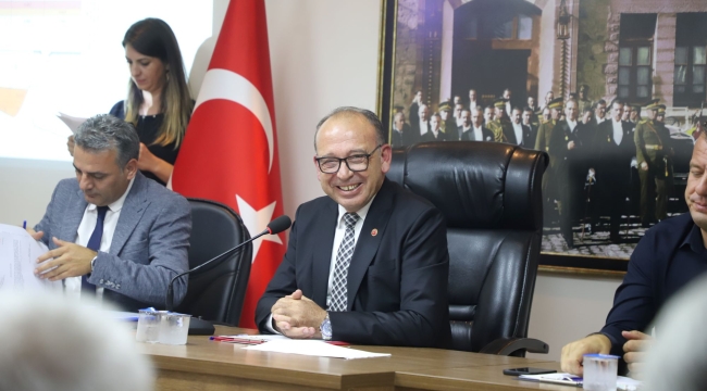 Başkan Çetin Akın: "EYT tazminatlarını birçok belediye mahkeme yoluyla çözmeye çalışırken biz üç ay gibi sürede borcumuzu ödedik"