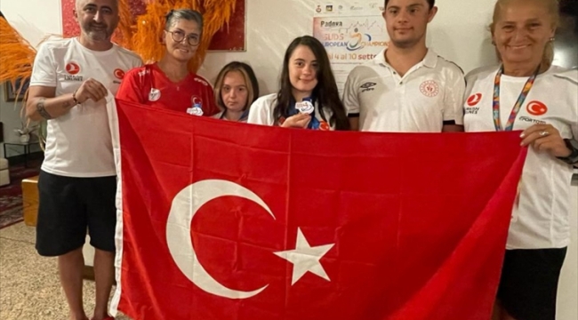 Down sendromlu milli yüzücü Ada Zehra Anlatıcı dünya rekorunun sahibi oldu