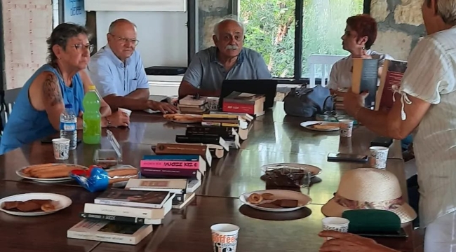 FOÇA KİTAP KULÜBÜ ÜYELERİ KÖYLERDE TOPLANIYOR