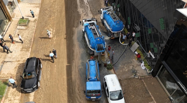 İstanbul'da selin boyutu gün ağarınca ortaya çıktı