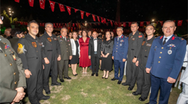 İzmir'de kurtuluş kutlamaları resepsiyonla başladı