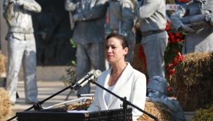 KURTULUŞ GÜNÜNDE FİLİZ BAŞKAN'DAN DİKKAT ÇEKEN KONUŞMA