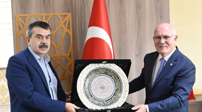Milli Eğitim Bakanı Tekin, Rektör Savaş'ı Ziyaret Etti