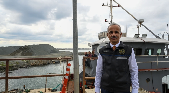 ULAŞTIRMA VE ALTYAPI BAKANI ABDULKADİR URALOĞLU, RİZE'DE YAPIMI DEVAM EDEN İYİDERE LOJİSTİK LİMANI'NDA İNCELEMELERDE BULUNDU