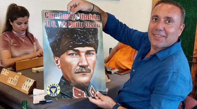 ATATÜRK POSTER DAĞITIMINA DEVAM