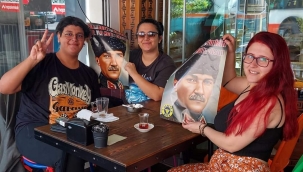 ATATÜRK POSTER DAĞITIMINA DEVAM