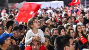 İzmir Cumhuriyet kutlamalarıyla adını tarihe yazdı