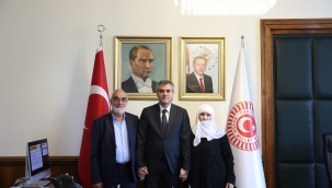 Talip UZUN anne ve babasını Gazi Meclis'te misafir etti..