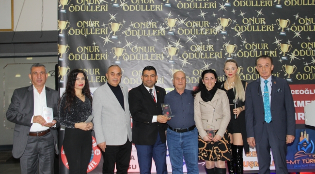 AK PARTİ YENİGÜN MAHALLE TEŞKİLATI ÖDÜLLLERİNİ ALDI