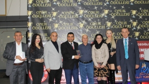 AK PARTİ YENİGÜN MAHALLE TEŞKİLATI ÖDÜLLLERİNİ ALDI