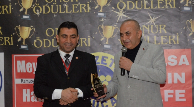 ARİF GÜNEYLİ ÖDÜLÜNÜ ALDI