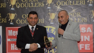 ARİF GÜNEYLİ ÖDÜLÜNÜ ALDI