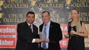 ATİLLA VARMIŞ ÖDÜLÜNÜ ALDI