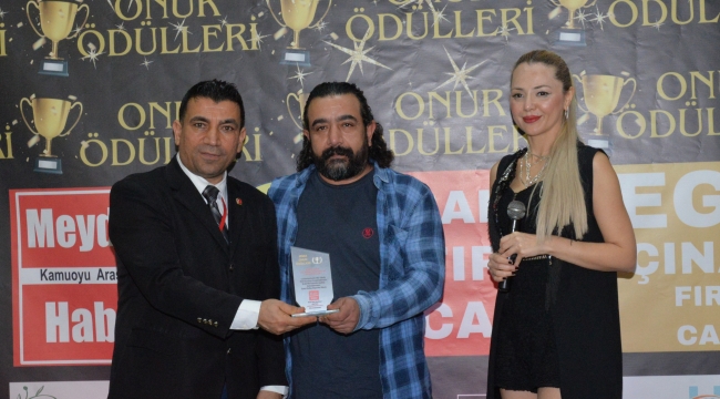 EGE ÇAĞDAŞ ERZİNCANLILAR DERNEĞİ ÖDÜLÜNÜ ALDI