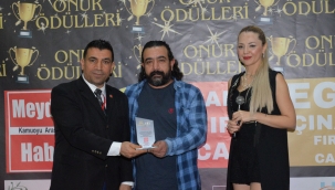 EGE ÇAĞDAŞ ERZİNCANLILAR DERNEĞİ ÖDÜLÜNÜ ALDI