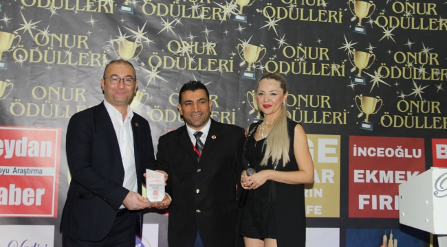 EREN KORKMAZ ÖDÜLÜNÜ ALDI