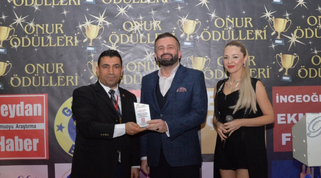 HAKAN KALFAOĞLU ÖDÜLÜNÜ ALDI