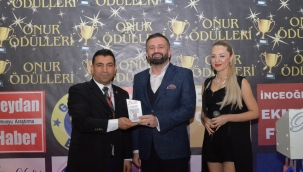 HAKAN KALFAOĞLU ÖDÜLÜNÜ ALDI