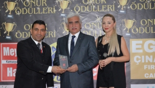 İZMİR SARIKAMIŞLILAR KÜLTÜR VE DAYANIŞMA DERNEĞİ ÖDÜLÜNÜ ALDI