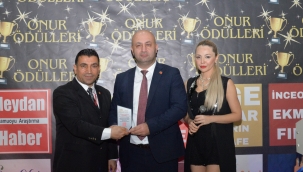 MUSTAFA KARTAL ÖDÜLÜNÜ ALDI