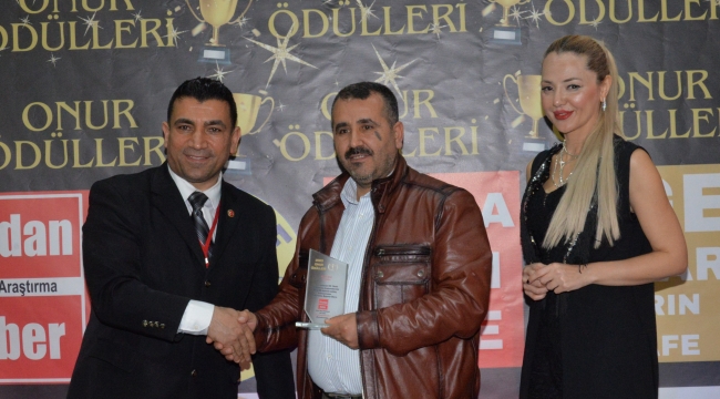 NECMİ DİNÇ ÖDÜLÜNÜ ALDI