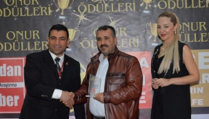 NECMİ DİNÇ ÖDÜLÜNÜ ALDI