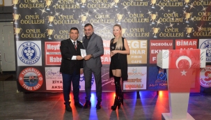 TANER ŞANLI ÖDÜLÜNÜ ALDI