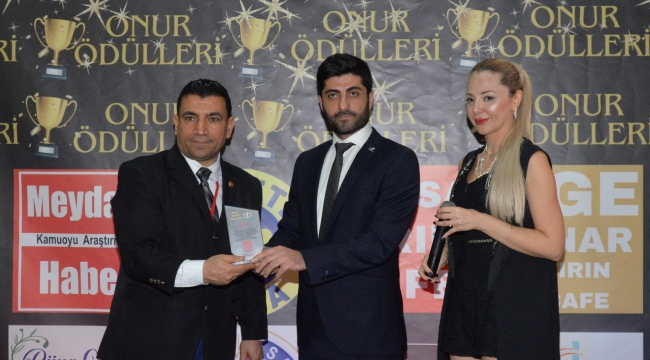 ÜMİT TOKER ÖDÜLÜNÜ ALDI