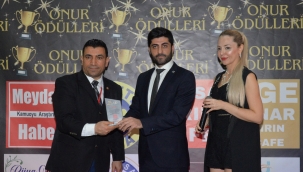 ÜMİT TOKER ÖDÜLÜNÜ ALDI