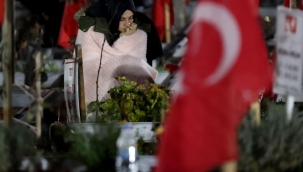 6 Şubat Depreminin 1. Yılında Kaybedilenler Mezarları Başında ve Yurt Genelinde Camilerde Dualarla Anıldı...