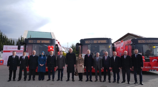 Bakan Ersoy, 10 yeni gezici kütüphaneyi görev yapacakları illere uğurladı
