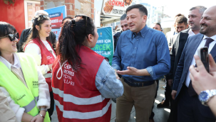 Hamza Dağ ile CHP'li gençler arasında gülümseten diyalog
