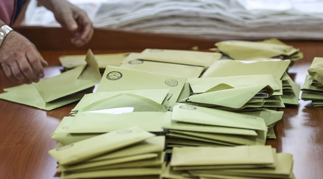 31 Mart Mahalli İdareler Genel Seçimleri'nde sandık kurullarında görev alan kamu personeli, 1 Nisan Pazartesi idari izinli olacak.