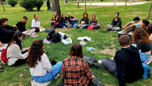 GENÇLER EMEĞİN YANINDA!