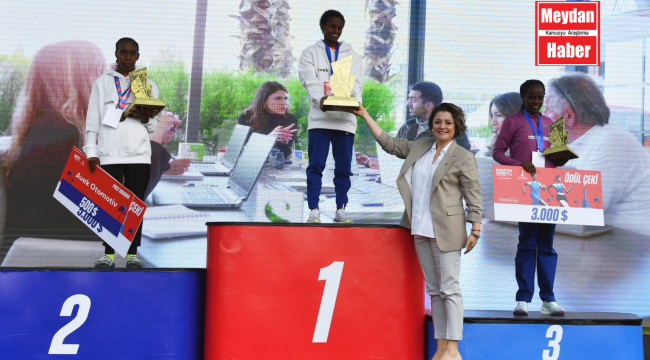 Maraton İzmir'de ödüller dağıtıldı