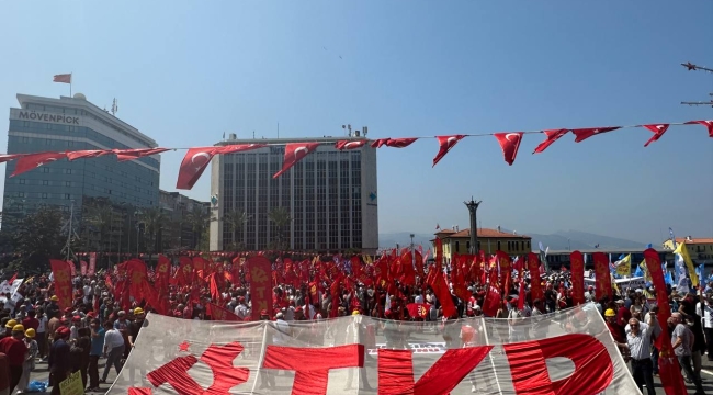 TKP "Kemer sıkma yumruğunu sık" pankartı arkasında toplandı.