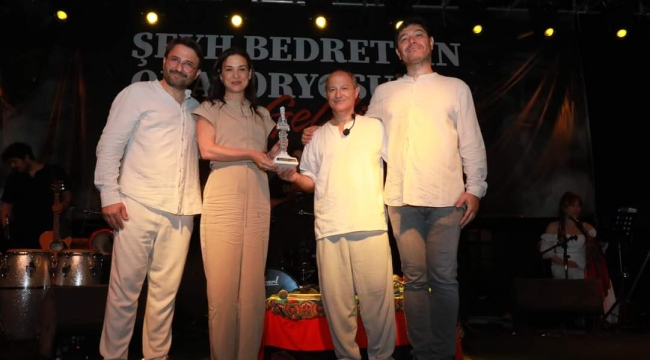 EFES SELÇUK'TA NAZIM HİKMET RÜZGARI: BEDREDDİN ORATORYOSU AYAKTA ALKIŞLANDI