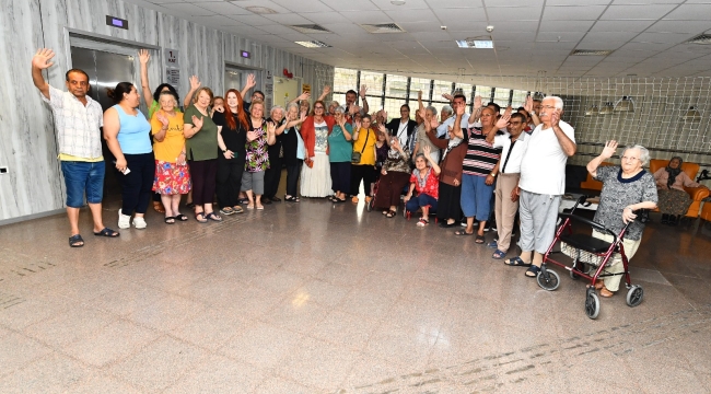 Huzurevi sakinleri unutulmadı